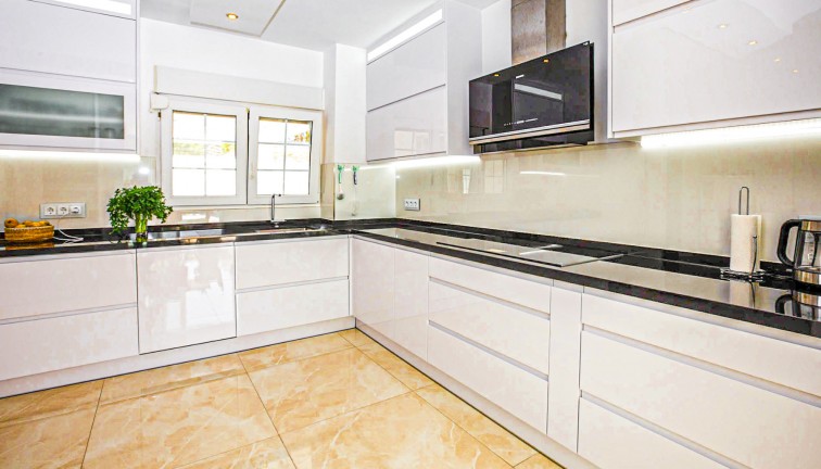 Jälleenmyynti - Erillistalo - La Zenia