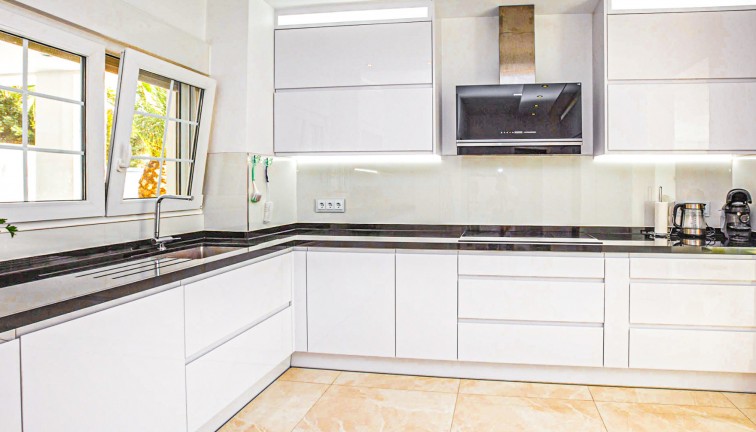 Jälleenmyynti - Erillistalo - La Zenia