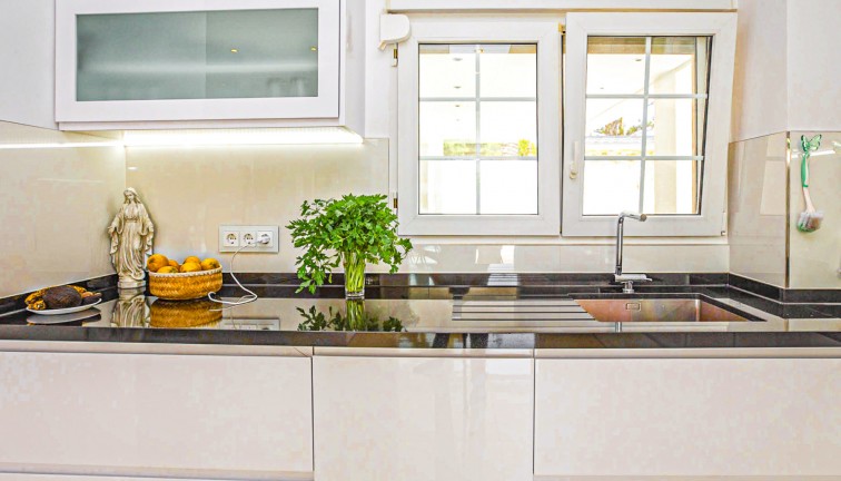 Jälleenmyynti - Erillistalo - La Zenia