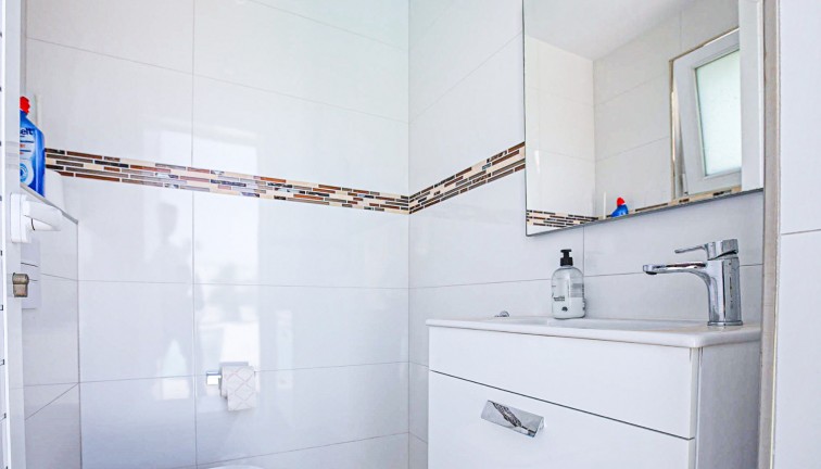 Jälleenmyynti - Erillistalo - La Zenia