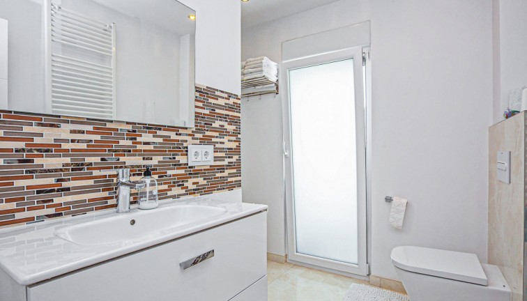 Jälleenmyynti - Erillistalo - La Zenia