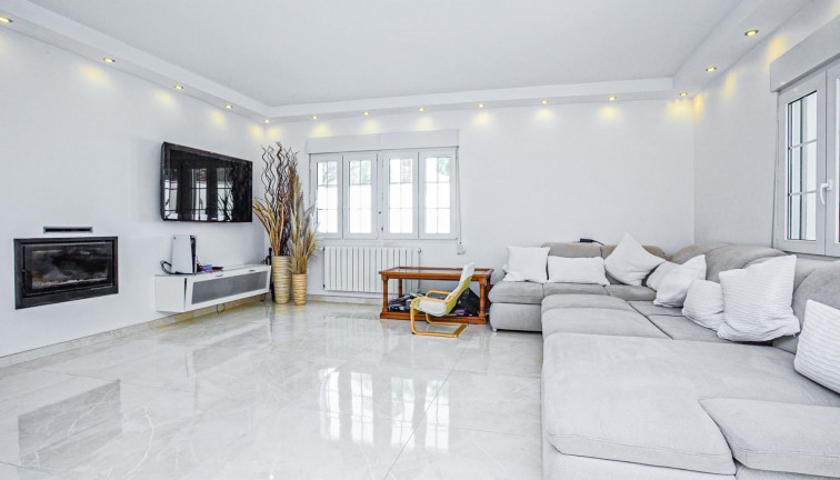 Jälleenmyynti - Erillistalo - La Zenia