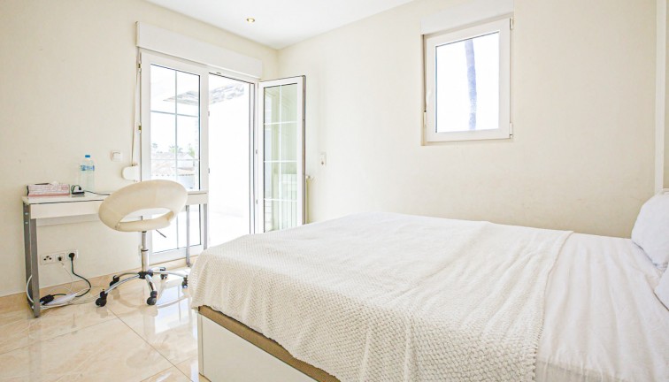 Jälleenmyynti - Erillistalo - La Zenia