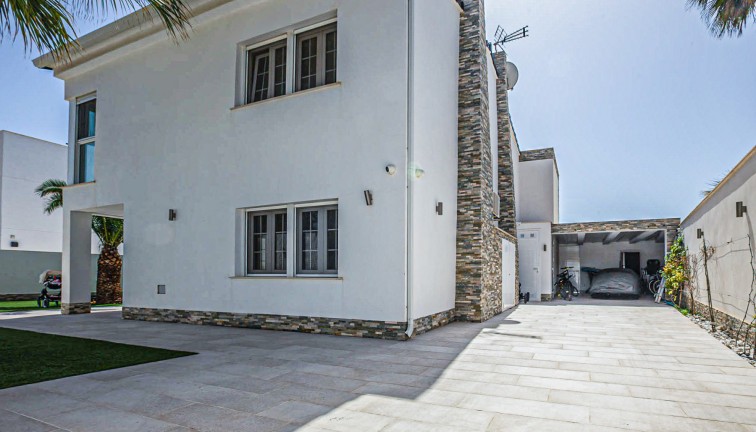 Jälleenmyynti - Erillistalo - La Zenia