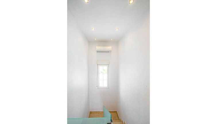 Jälleenmyynti - Erillistalo - La Zenia