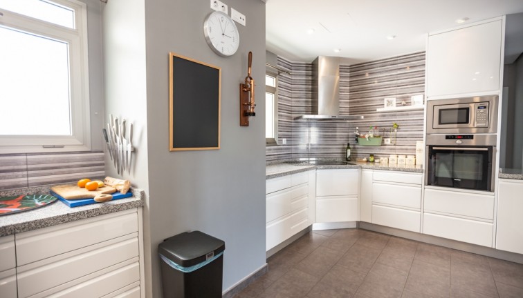 Jälleenmyynti - Asunto - Ylimmän kerroksen asunto - Villamartín