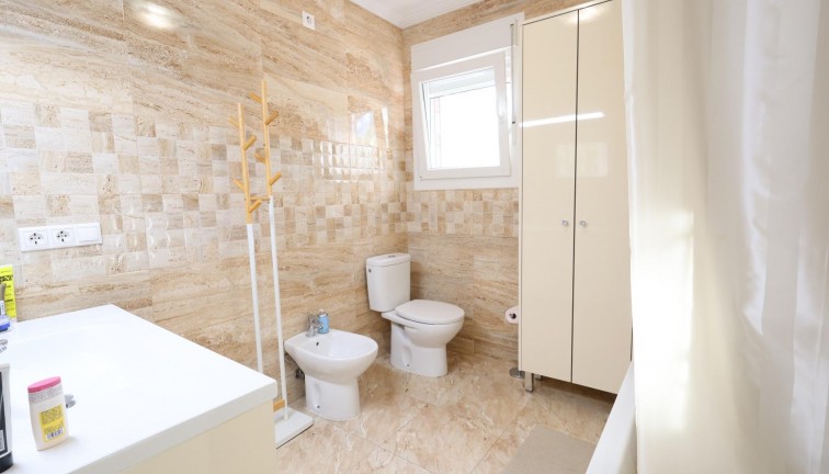 Jälleenmyynti - Erillistalo - Torrevieja - Los Balcones