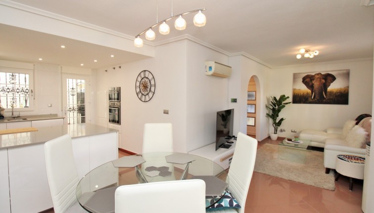 Jälleenmyynti - Erillistalo - Villamartín - Los Dolses