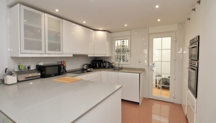 Jälleenmyynti - Erillistalo - Villamartín - Los Dolses