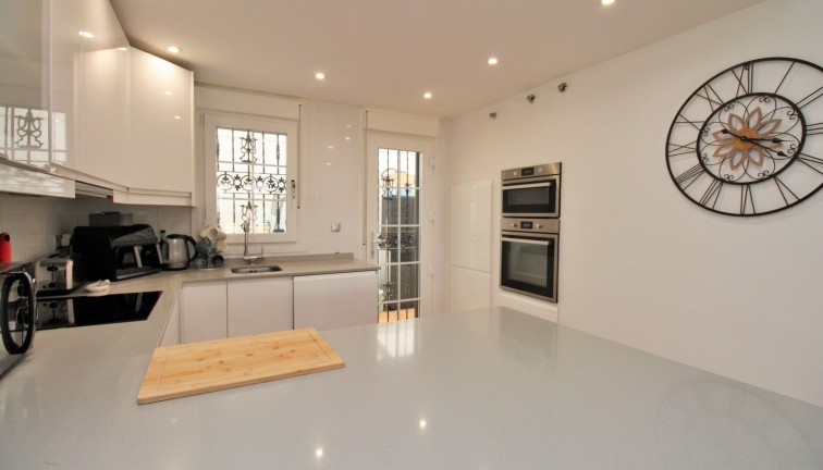 Jälleenmyynti - Erillistalo - Villamartín - Los Dolses