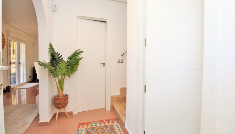 Jälleenmyynti - Erillistalo - Villamartín - Los Dolses