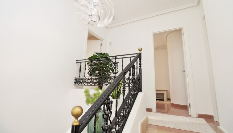 Jälleenmyynti - Erillistalo - Villamartín - Los Dolses