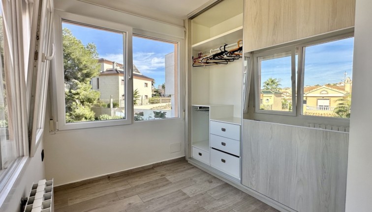 Jälleenmyynti - Erillistalo - Orihuela Costa - Villamartín