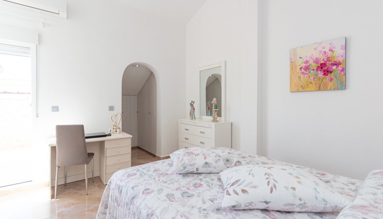 Jälleenmyynti - Paritalo/Rivitalo - La Zenia