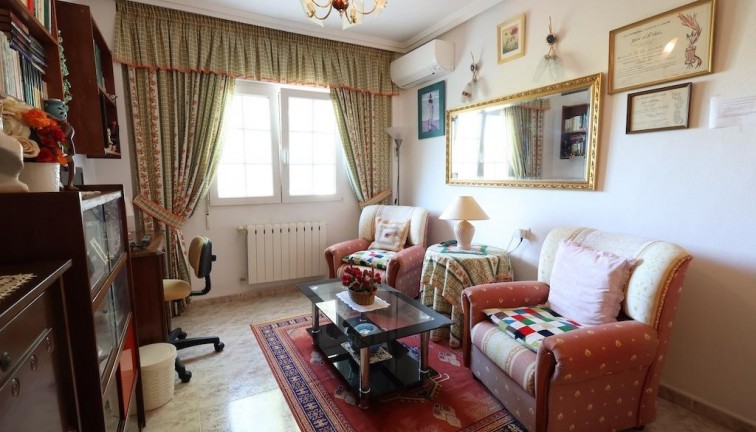 Jälleenmyynti - Erillistalo - Orihuela Costa - Villamartín