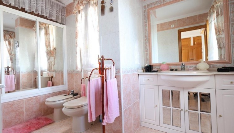 Jälleenmyynti - Erillistalo - Orihuela Costa - Villamartín