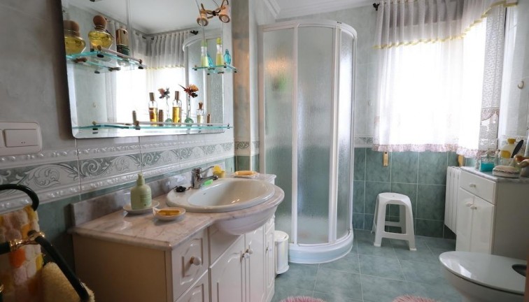 Jälleenmyynti - Erillistalo - Orihuela Costa - Villamartín