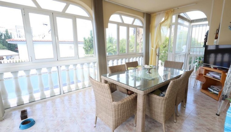 Jälleenmyynti - Erillistalo - Orihuela Costa - Villamartín