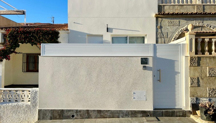 Jälleenmyynti - Paritalo/Rivitalo - Torrevieja - San Luis