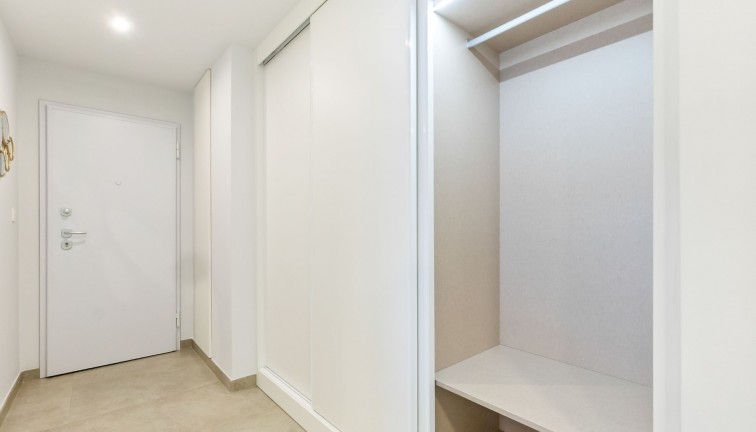 Jälleenmyynti - Asunto - Torrevieja