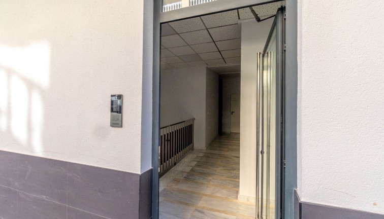 Jälleenmyynti - Asunto - Torrevieja