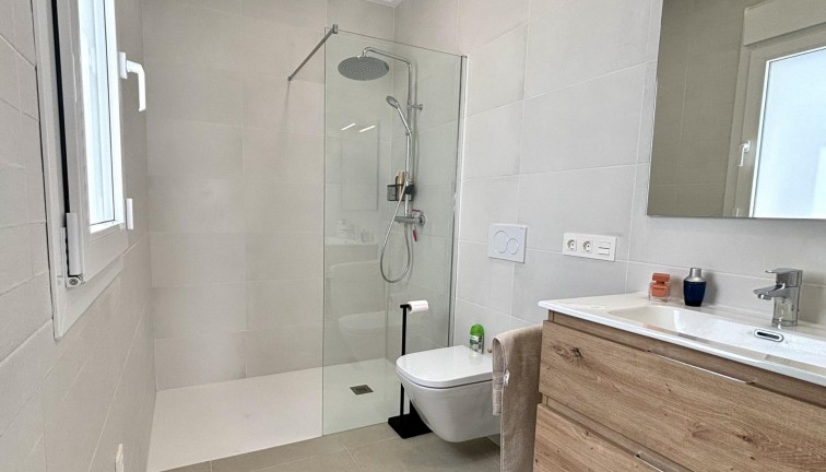 Uudistuotanto - Erillistalo - Rojales - Atalaya Park