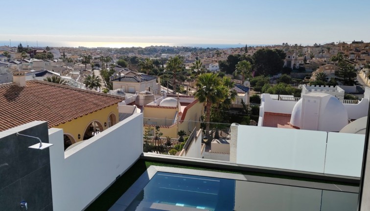 Uudistuotanto - Erillistalo - Torrevieja - Los Balcones