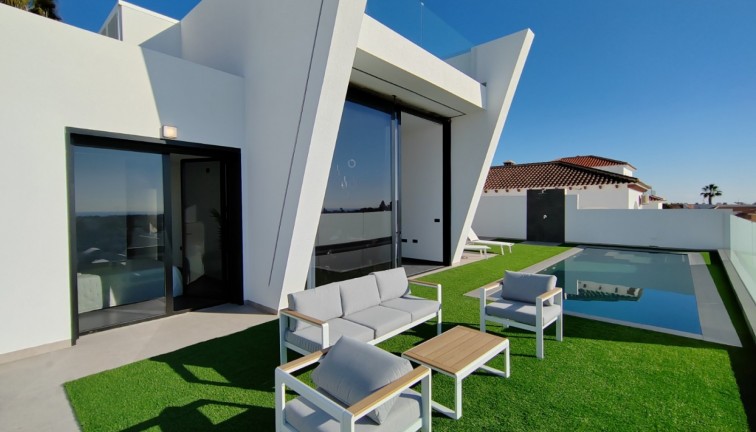 Uudistuotanto - Erillistalo - Torrevieja - Los Balcones