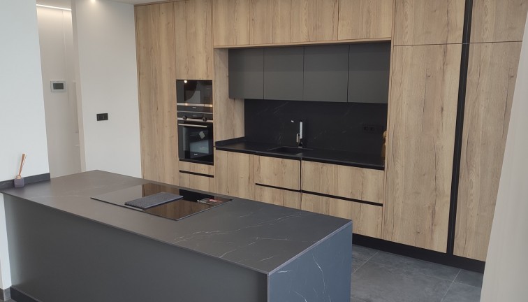 Uudistuotanto - Erillistalo - Torrevieja - Los Balcones