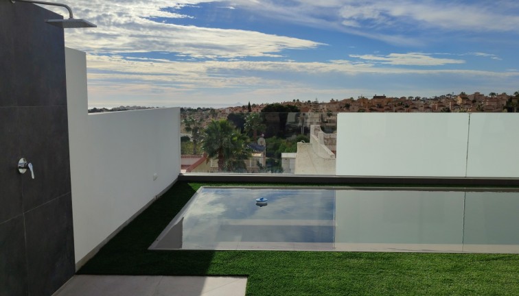 Uudistuotanto - Erillistalo - Torrevieja - Los Balcones