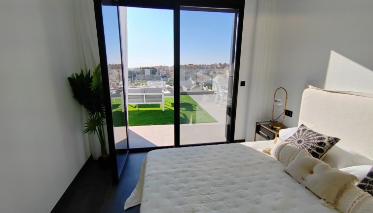 Uudistuotanto - Erillistalo - Torrevieja - Los Balcones