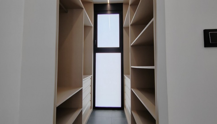 Uudistuotanto - Erillistalo - Torrevieja - Los Balcones