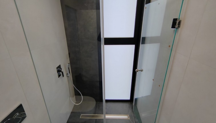 Uudistuotanto - Erillistalo - Torrevieja - Los Balcones