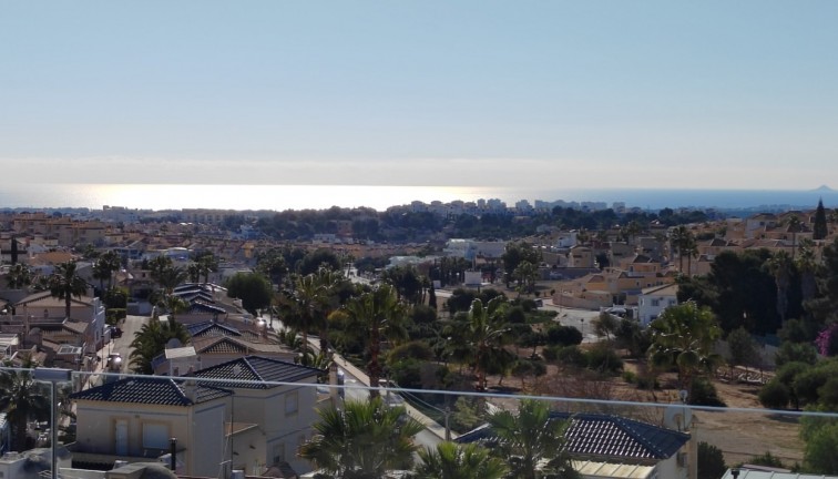 Uudistuotanto - Erillistalo - Torrevieja - Los Balcones