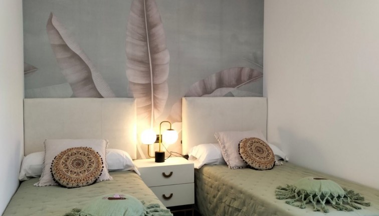 Uudistuotanto - Erillistalo - Torrevieja - Los Balcones