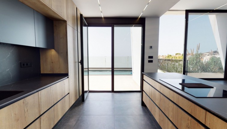 Uudistuotanto - Erillistalo - Torrevieja - Los Balcones