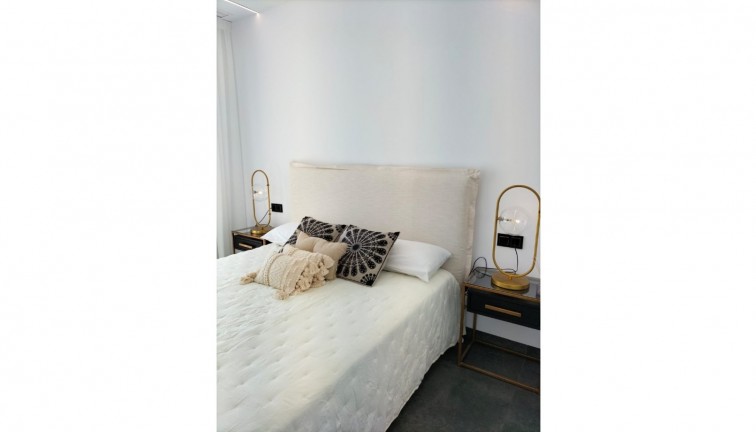 Uudistuotanto - Erillistalo - Torrevieja - Los Balcones