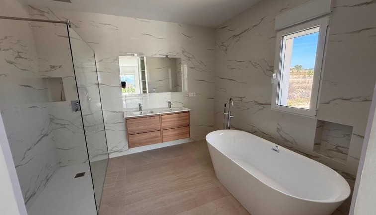 Obra nueva - Chalet - Pinoso