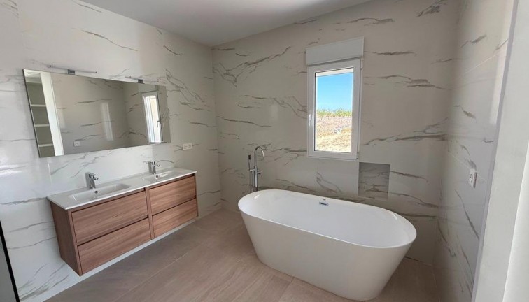 Obra nueva - Chalet - Pinoso