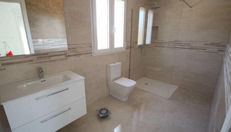 Obra nueva - Chalet - Pinoso