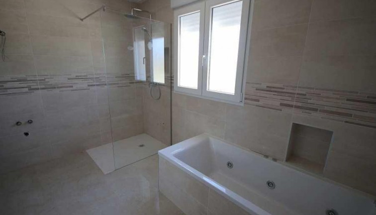 Obra nueva - Chalet - Pinoso