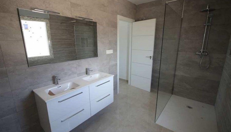 Obra nueva - Chalet - Pinoso