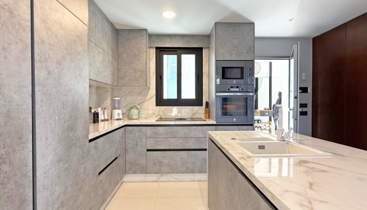 Jälleenmyynti - Erillistalo - Orihuela Costa - Villamartín