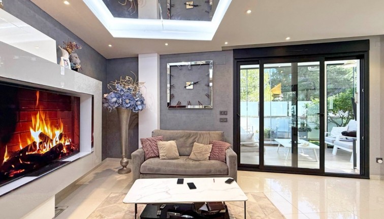 Jälleenmyynti - Erillistalo - Orihuela Costa - Villamartín