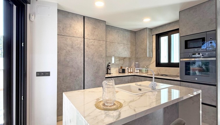 Jälleenmyynti - Erillistalo - Orihuela Costa - Villamartín