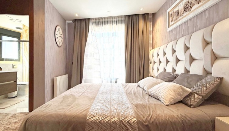 Jälleenmyynti - Erillistalo - Orihuela Costa - Villamartín