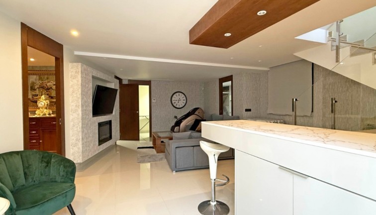 Jälleenmyynti - Erillistalo - Orihuela Costa - Villamartín