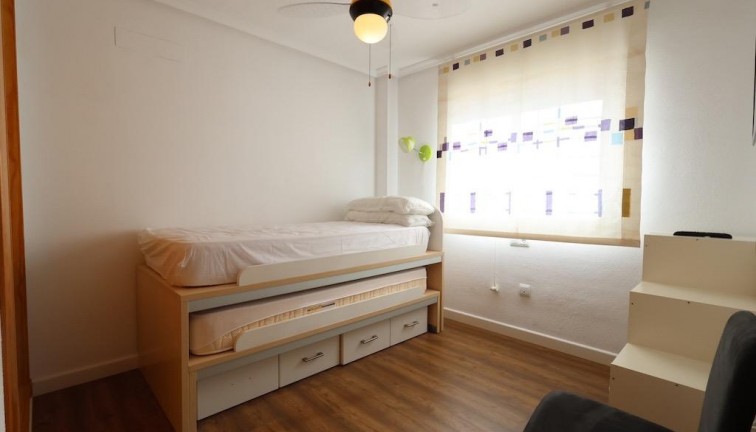 Jälleenmyynti - Asunto - Ylimmän kerroksen asunto - Pilar de la Horadada - Pueblo Latino