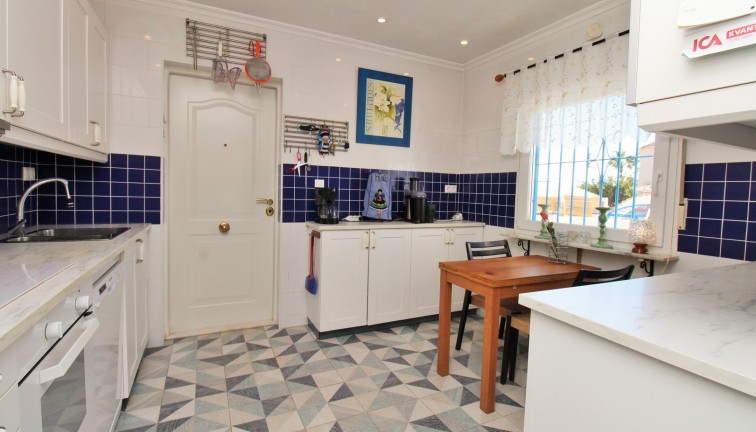 Jälleenmyynti - Erillistalo - Torrevieja - El chaparral