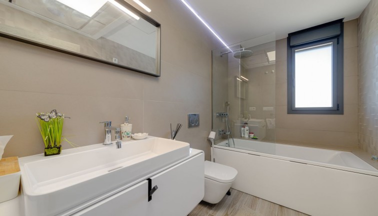 Jälleenmyynti - Erillistalo - Los balcones - Los Balcones